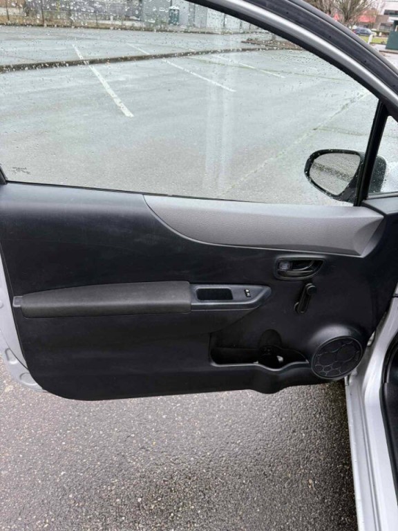 2014 Toyota Yaris Image 8