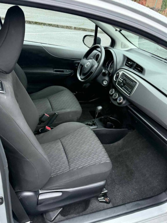 2014 Toyota Yaris Image 12
