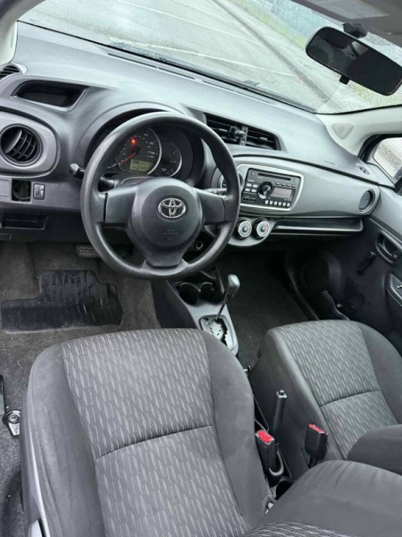 2014 Toyota Yaris Image 15