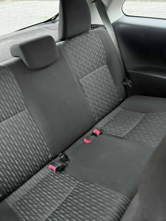 2014 Toyota Yaris Image 16