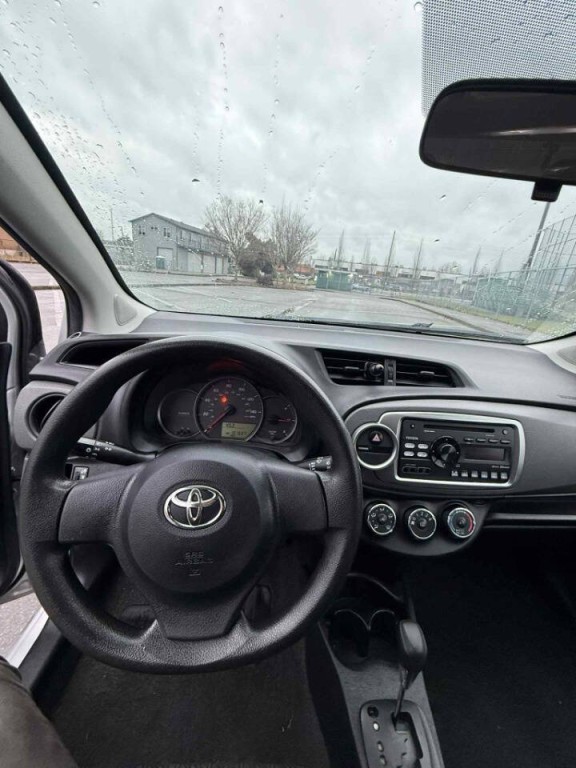 2014 Toyota Yaris Image 18