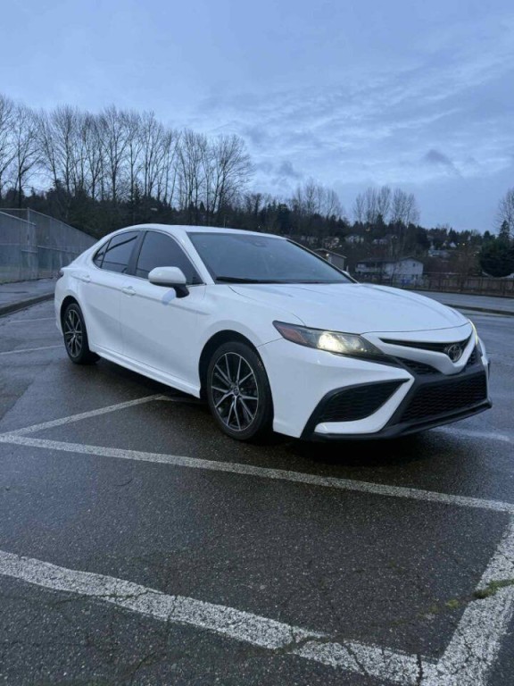 2021 Toyota Camry Image 3