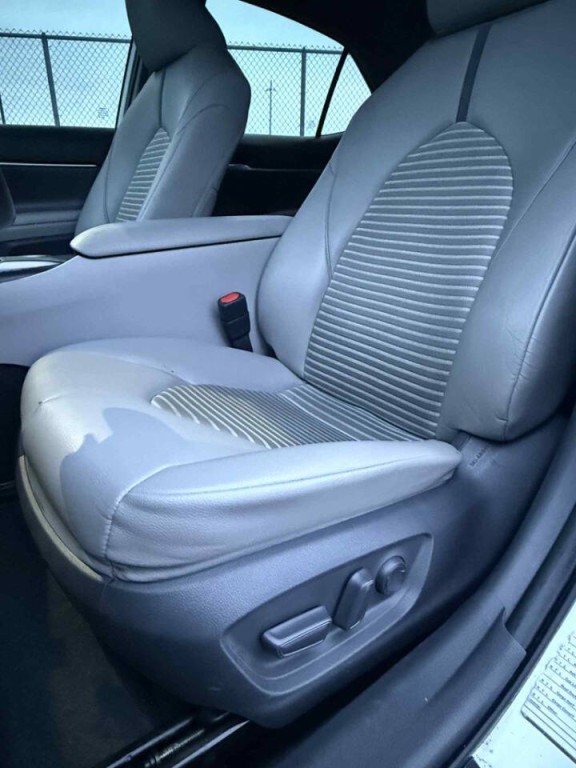 2021 Toyota Camry Image 19