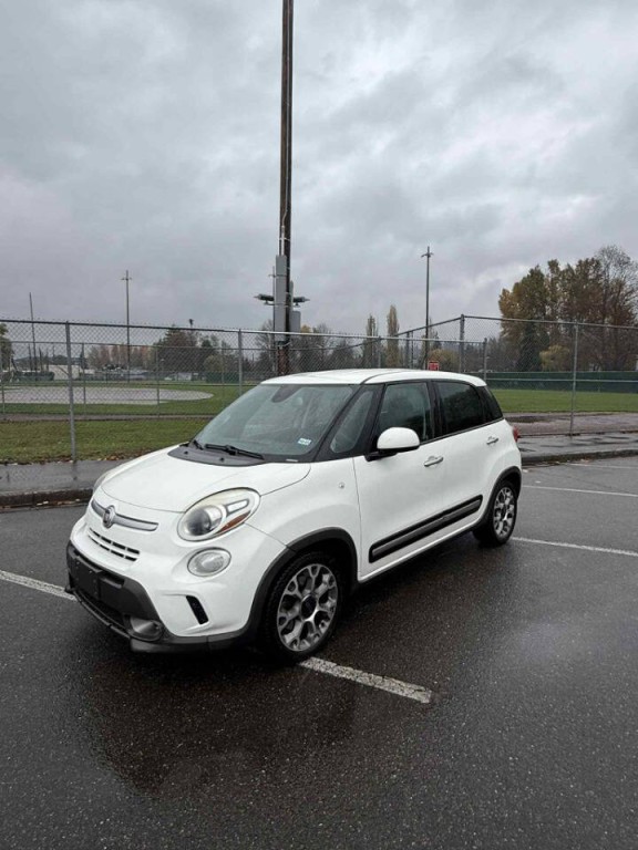 2014 FIAT 500L Image 1