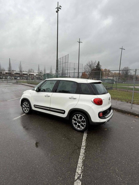 2014 FIAT 500L Image 4