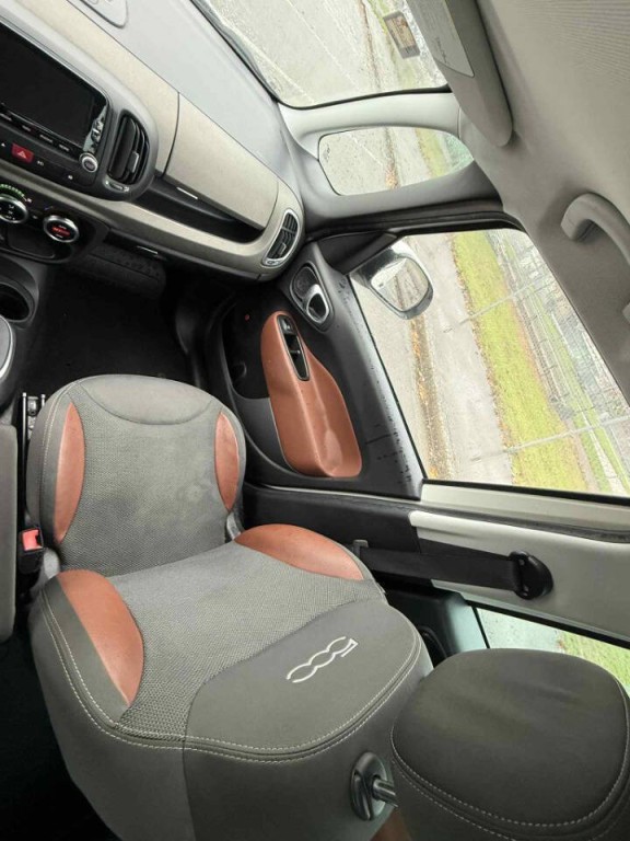 2014 FIAT 500L Image 8