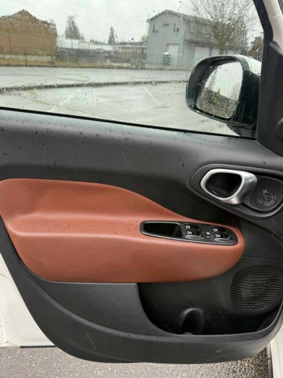 2014 FIAT 500L Image 9