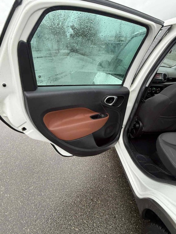 2014 FIAT 500L Image 12