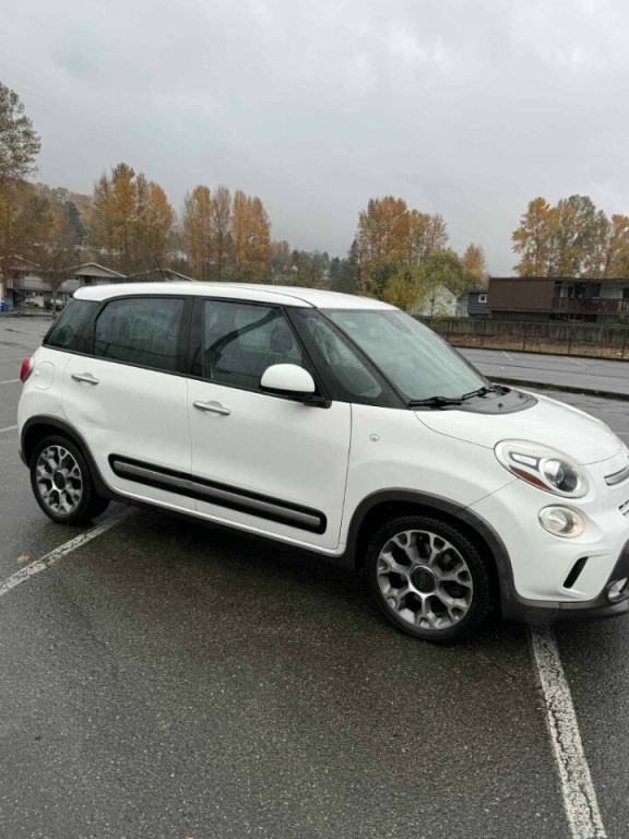 2014 FIAT 500L Image 13