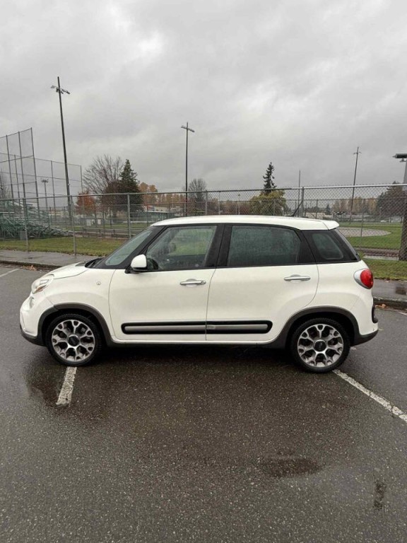 2014 FIAT 500L Image 21