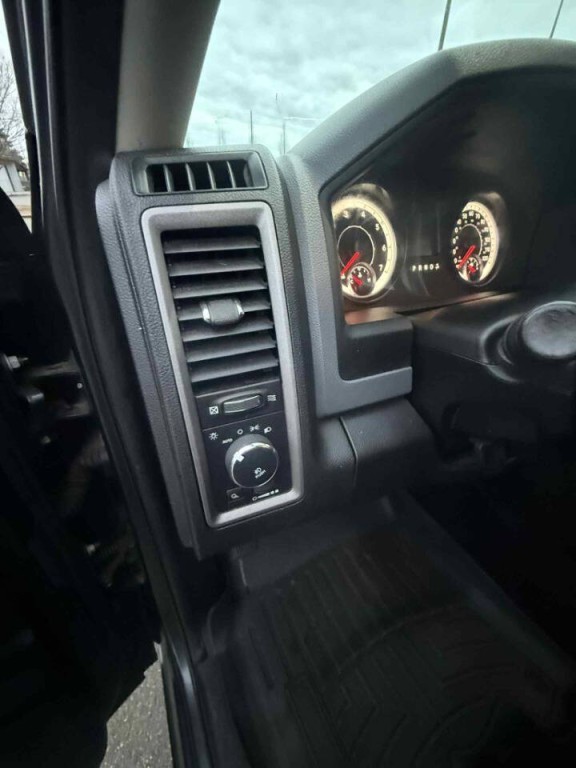2014 RAM 1500 Image 25