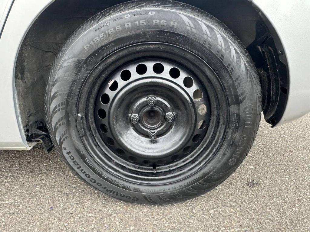 2016 Honda Fit Image 17