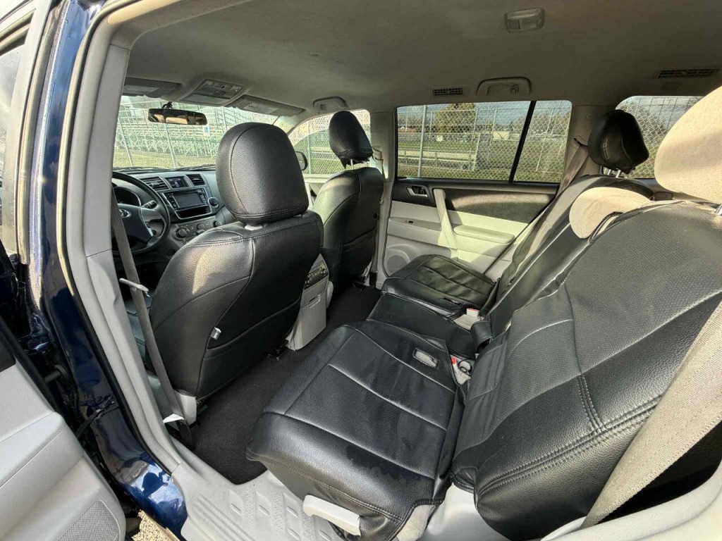 2013 Toyota Highlander Image 10