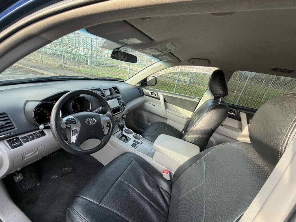 2013 Toyota Highlander Image 13
