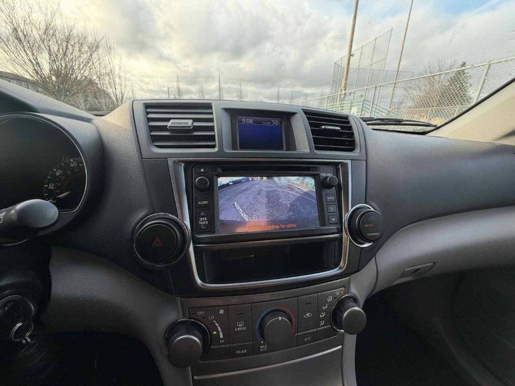 2013 Toyota Highlander Image 22