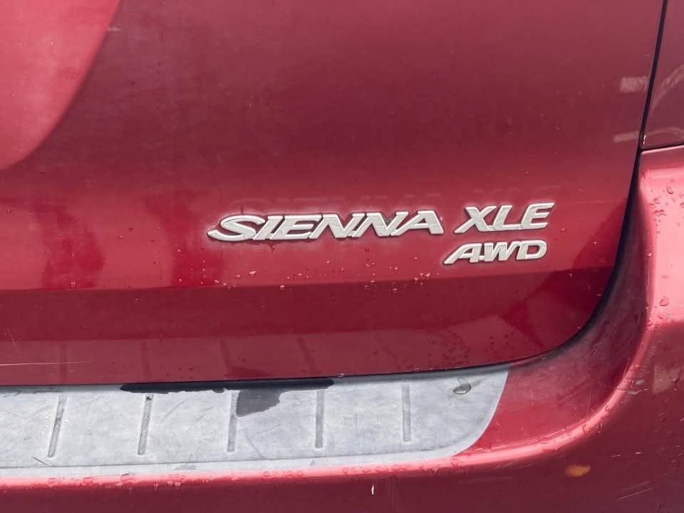 2004 Toyota Sienna Image 9
