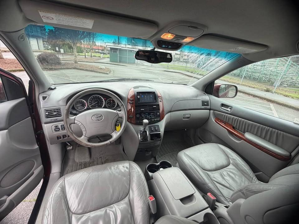 2004 Toyota Sienna Image 12