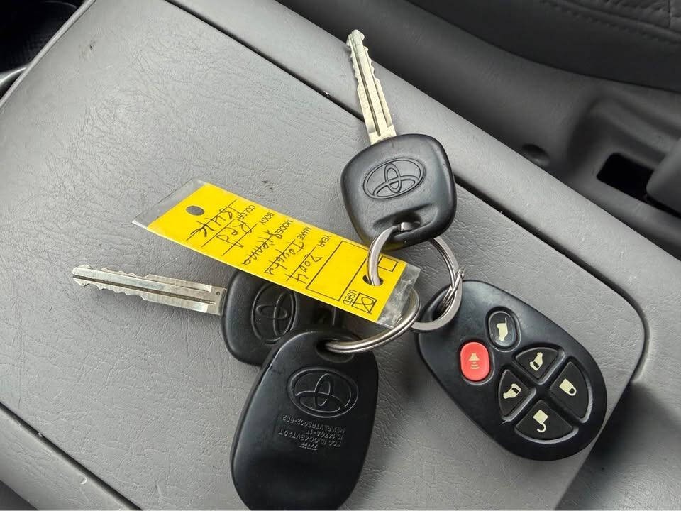 2004 Toyota Sienna Image 16