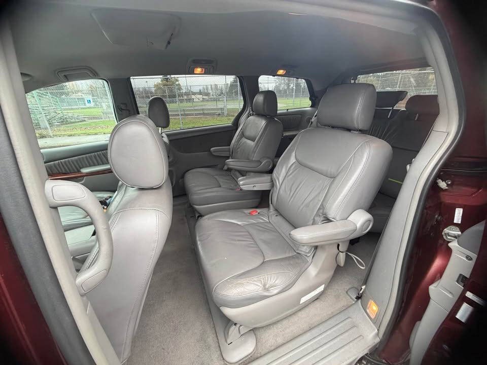 2004 Toyota Sienna Image 18