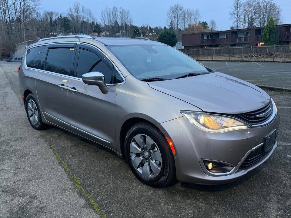 2018 Chrysler Pacifica Image 2