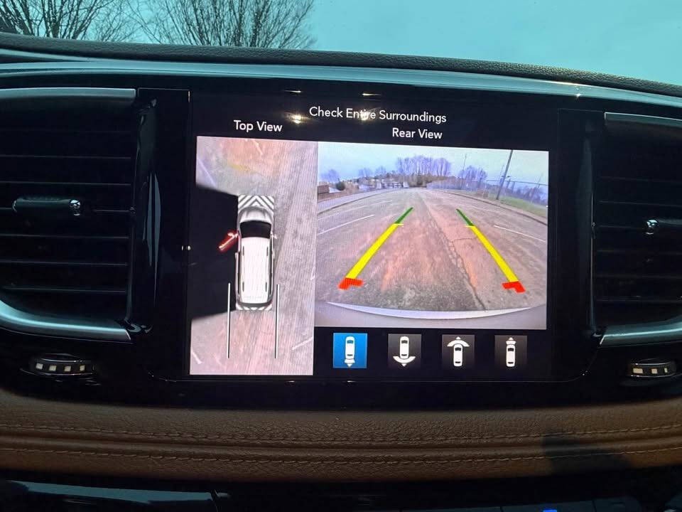 2018 Chrysler Pacifica Image 16