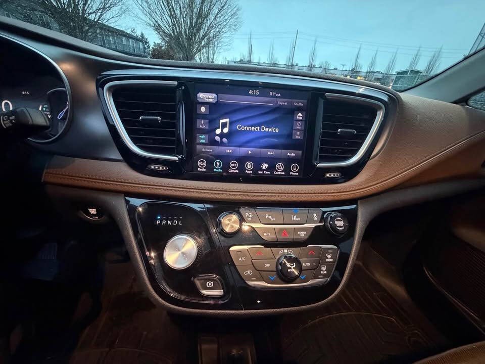 2018 Chrysler Pacifica Image 18