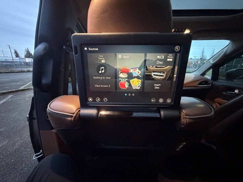 2018 Chrysler Pacifica Image 22