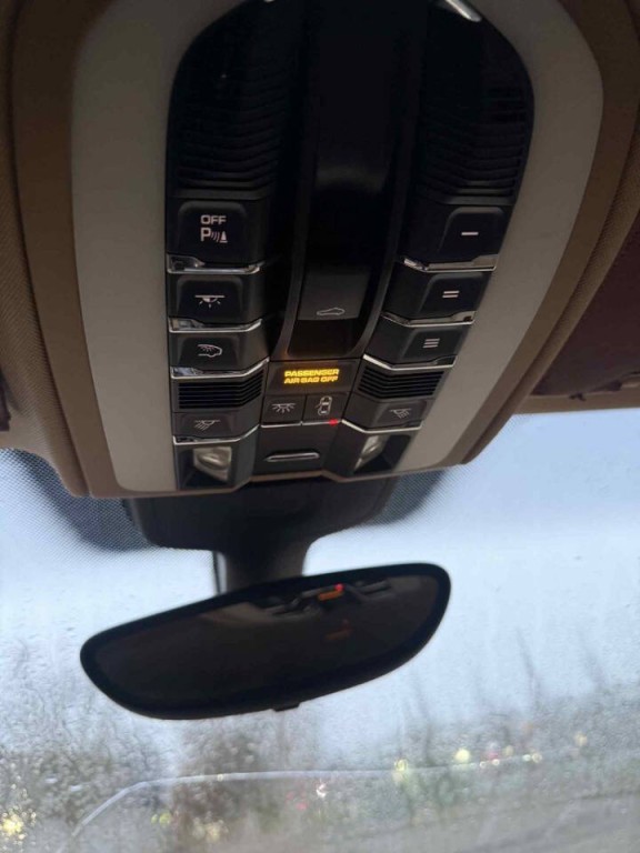 2011 Porsche Cayenne Image 11