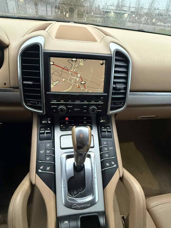 2011 Porsche Cayenne Image 12
