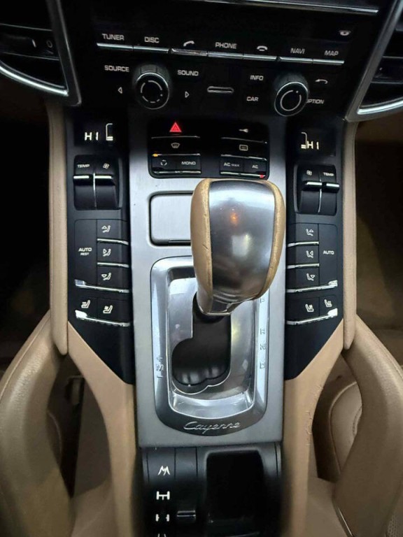 2011 Porsche Cayenne Image 13