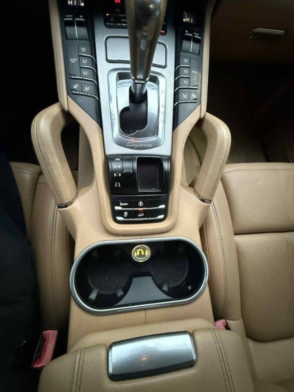 2011 Porsche Cayenne Image 18