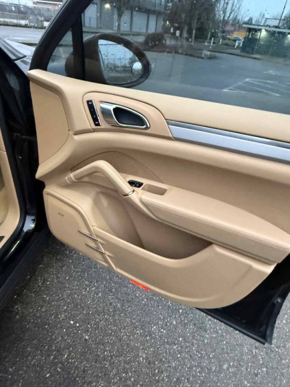 2011 Porsche Cayenne Image 22