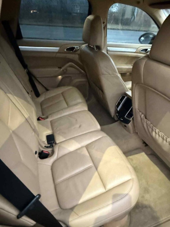2011 Porsche Cayenne Image 24