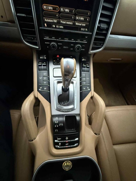 2011 Porsche Cayenne Image 25