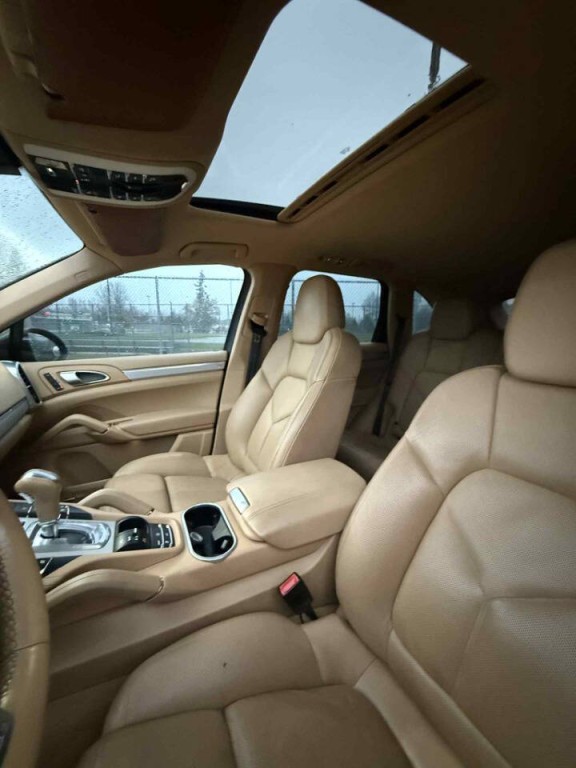 2011 Porsche Cayenne Image 36
