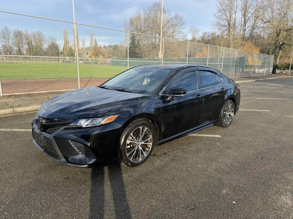 2018 Toyota Camry Image 2