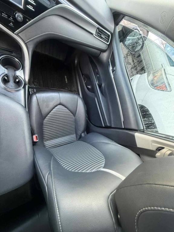 2018 Toyota Camry Image 14