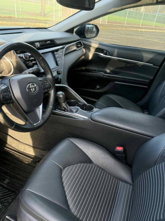 2018 Toyota Camry Image 20