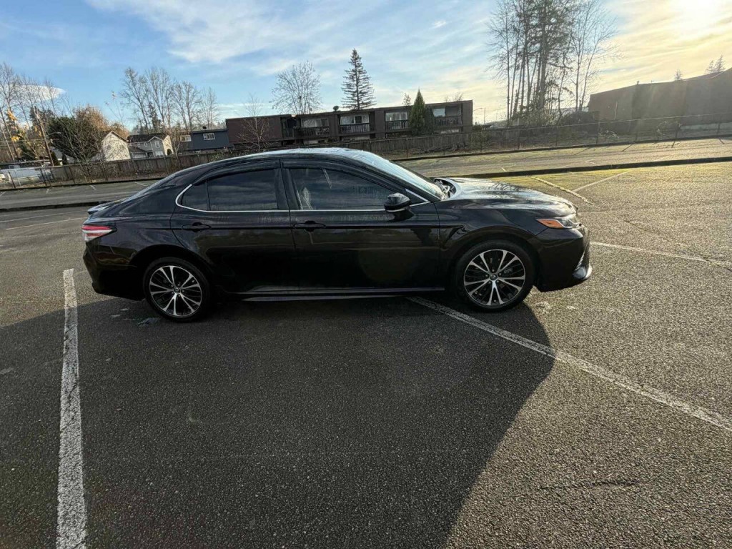 2018 Toyota Camry Image 25