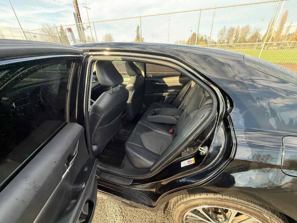 2018 Toyota Camry Image 29