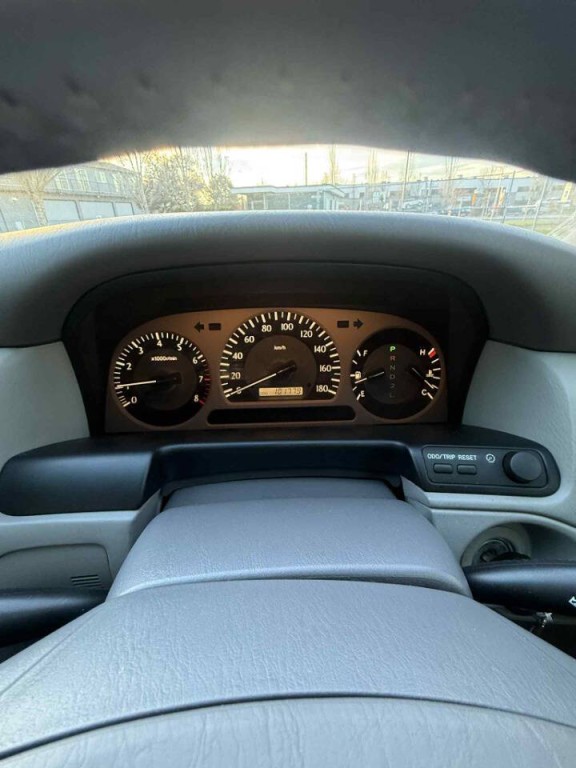 1999 Toyota Crown Image 13