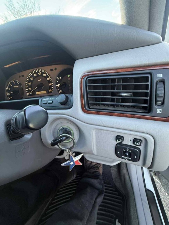 1999 Toyota Crown Image 22