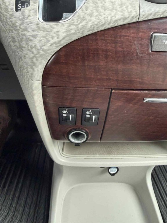 2011 Toyota Sienna Image 9