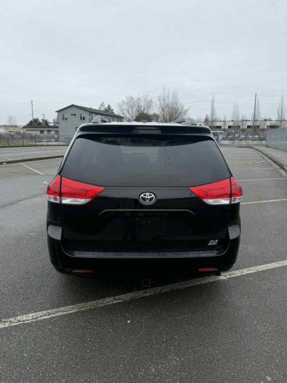 2011 Toyota Sienna Image 10