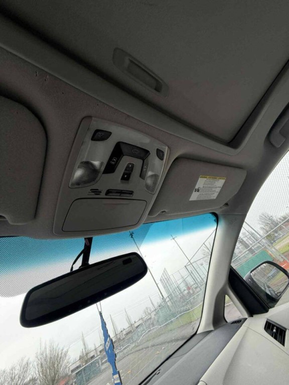 2011 Toyota Sienna Image 33