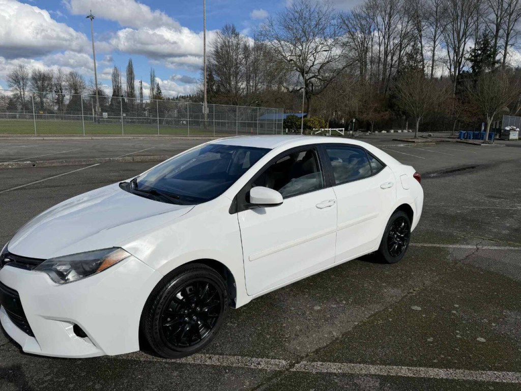 2015 Toyota Corolla Image 1
