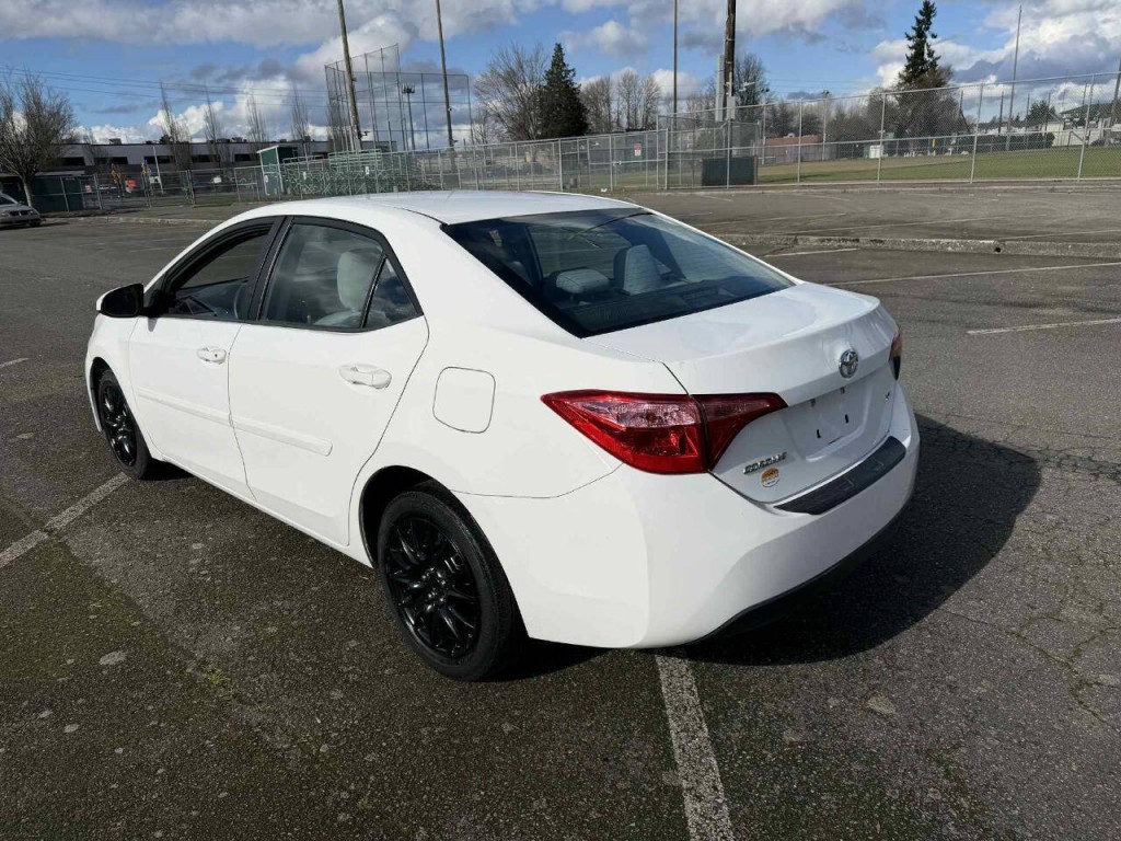 2015 Toyota Corolla Image 2