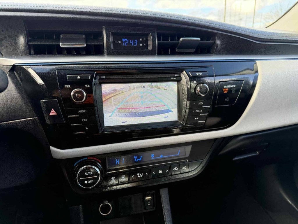 2015 Toyota Corolla Image 9