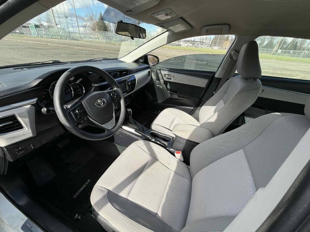 2015 Toyota Corolla Image 11