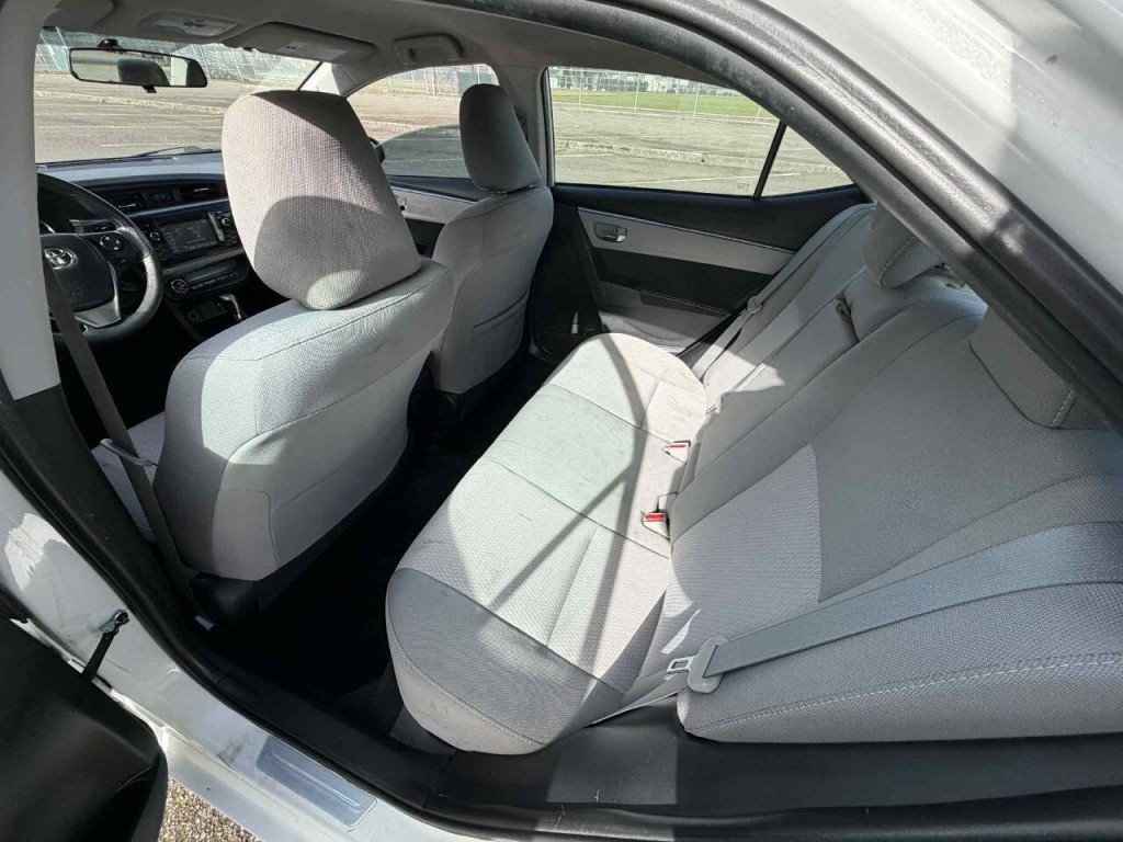 2015 Toyota Corolla Image 12